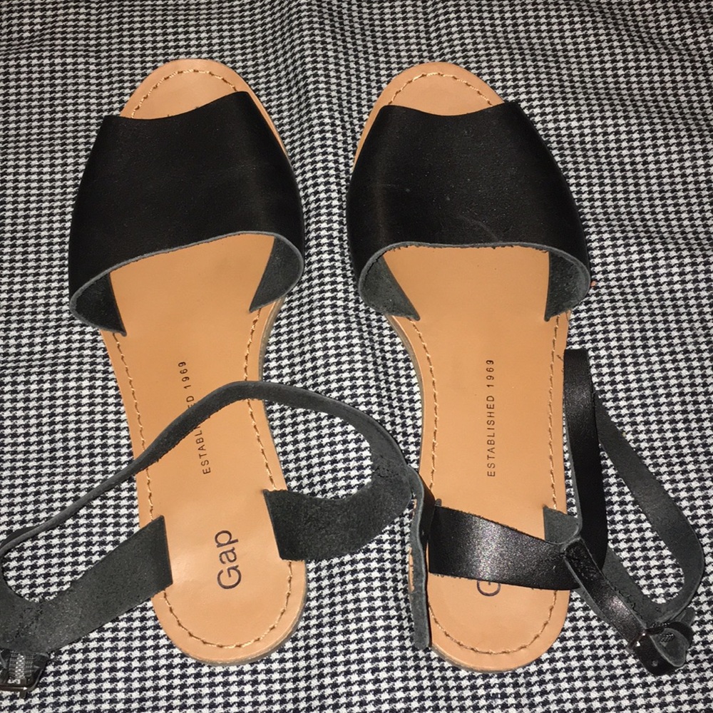 Gap sandals